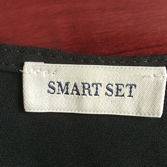 Slightly transparent top - Picture 5 of 6